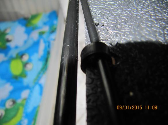 plastic insert zip tied to the metal cross piece and closing the gap